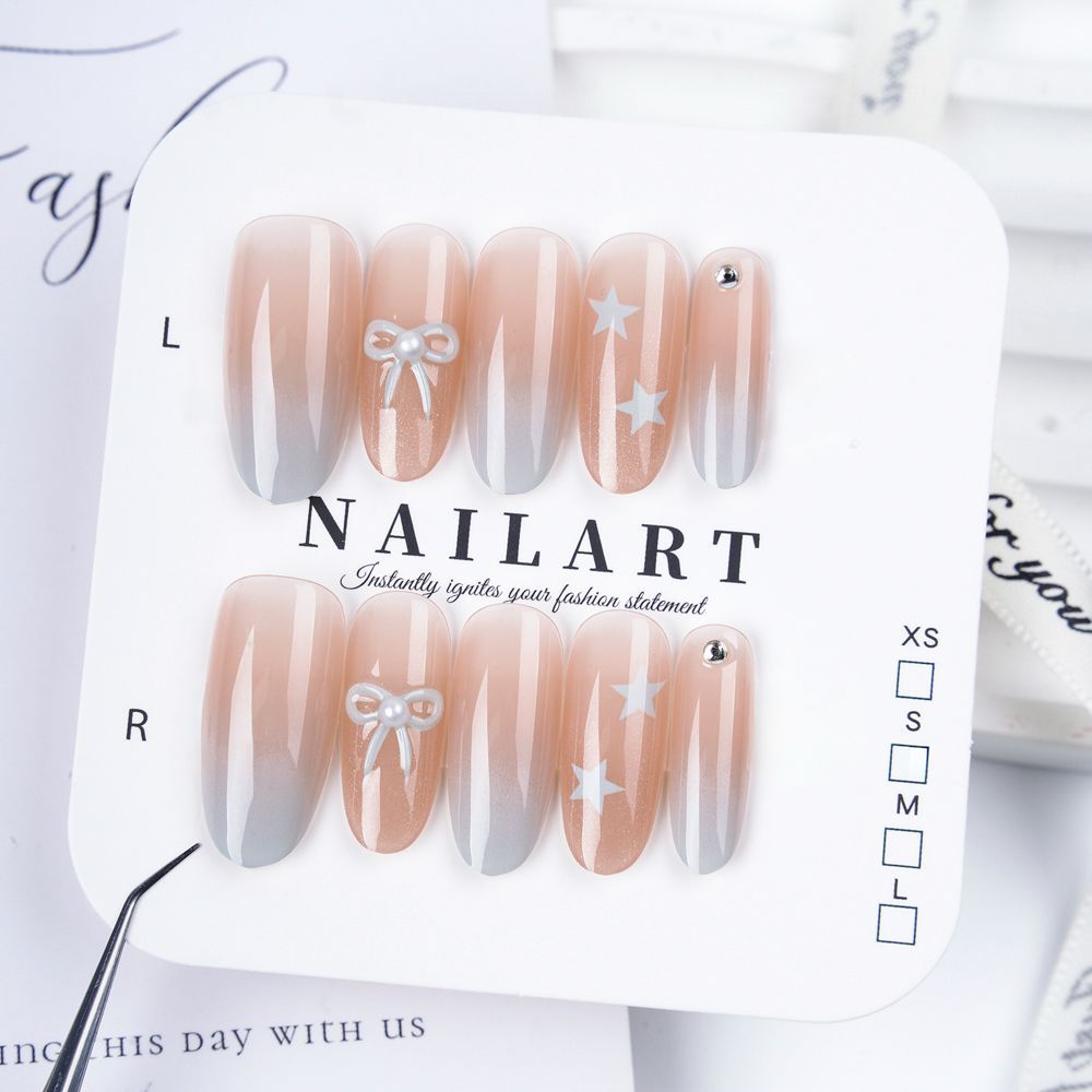 Künstlerisches Stiletto Press-On Nagelset mit floralem Schmuck Brehn