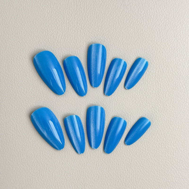 Elegante Kunstnägel mit spitzem Design Brehn