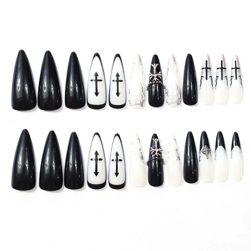 Gothic-inspirierte Stiletto-Nagelkunstverlängerungen Brehn