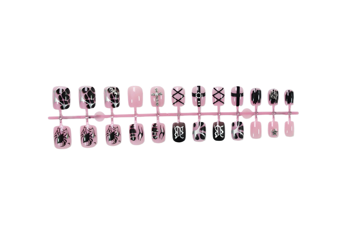 Kunstnagelset mit kreativen Halloween-Motiven und glamourösen Akzenten Brehn