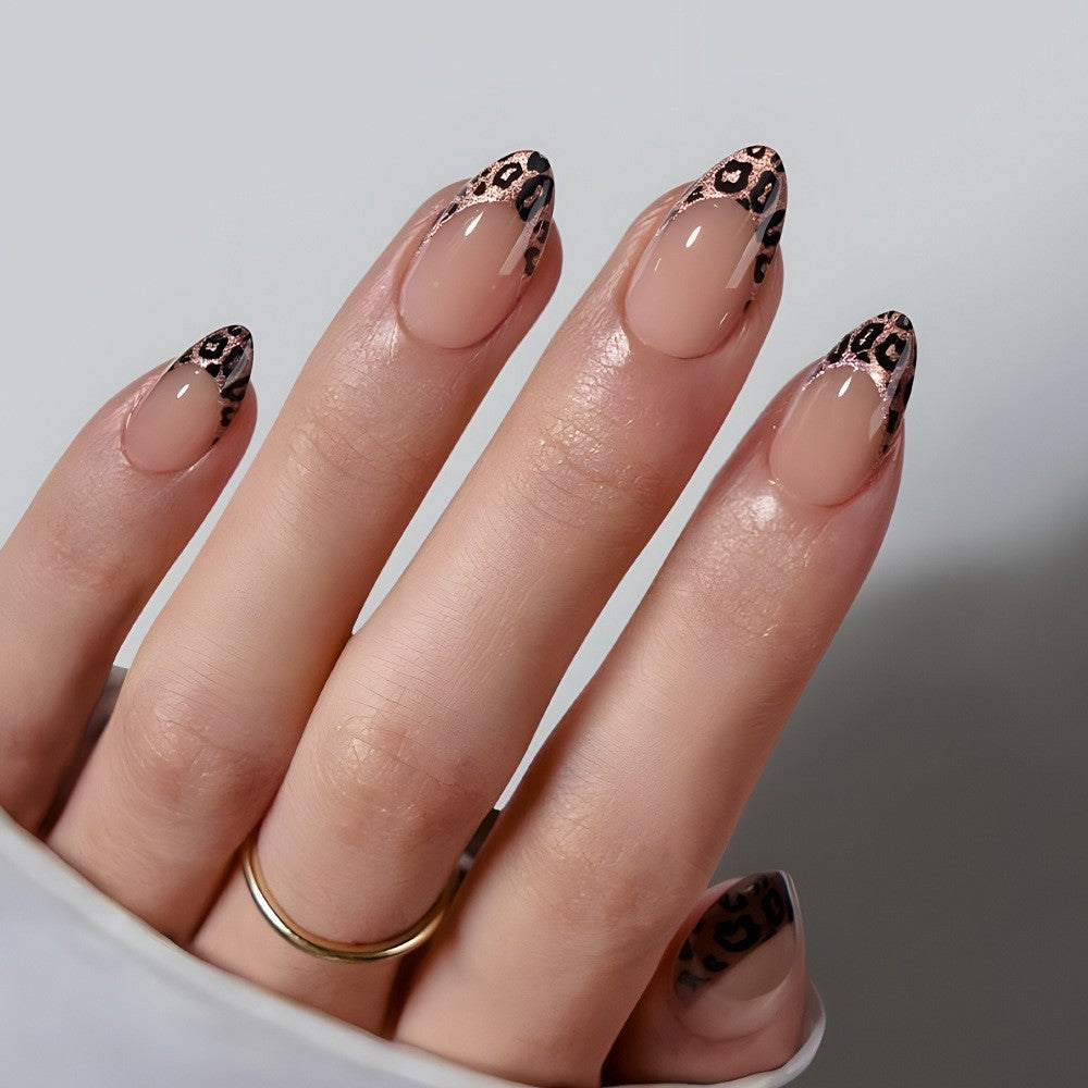 Kunstnägel mit Polka-Dots Brehn