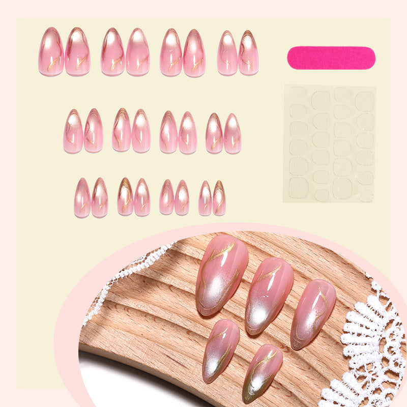 Elegantes Press-On-Nagelkunst-Set mit schicken goldenen Akzenten Brehn
