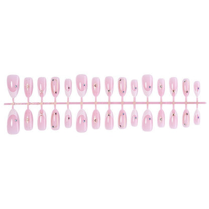 Kunstnagelset mit elegantem Spitzen-Design und glamourösen Akzenten Brehn