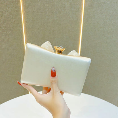 Elegante Satin Abend Clutch