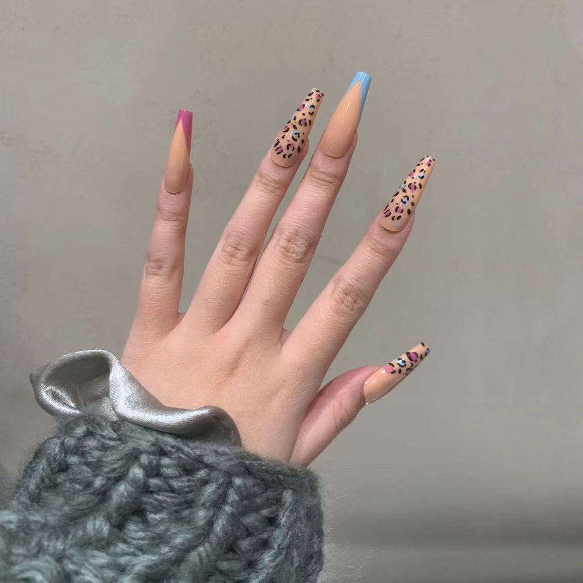 Künstlerische Stiletto-Nagelverlängerungen