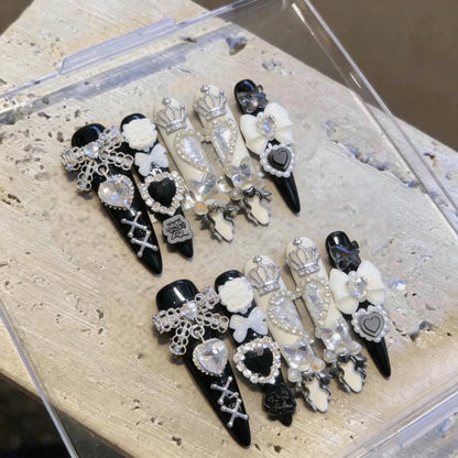Gothic-inspirierte dekorative Nagelkunst-Clips