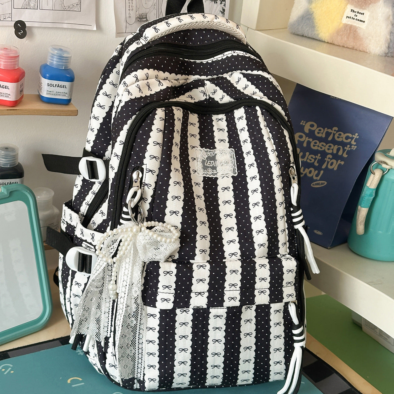 Stylischer Rucksack mit Schleifendetail