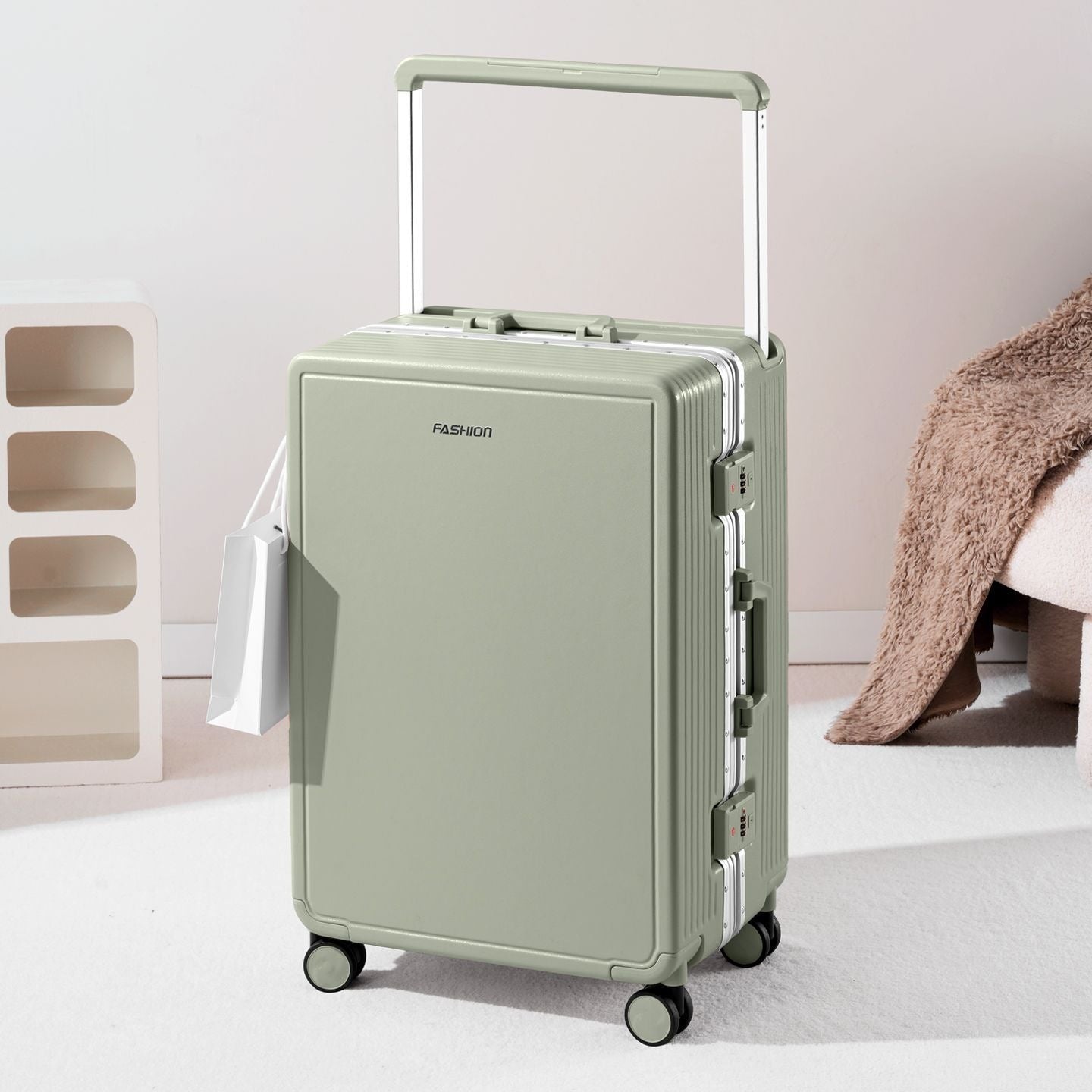 Hartschalen Trolley Mit Robustem Rollensystem Und Integrierter Sicherheit Brehn