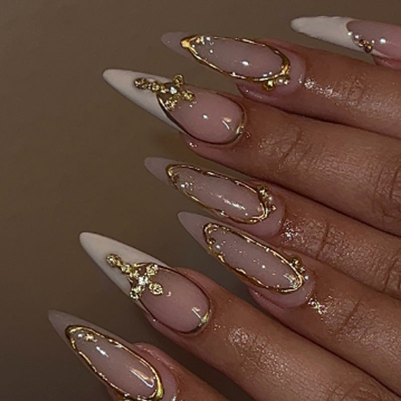 Kunstnagelset mit luxuriösem Glitzer und eleganten Formen Brehn