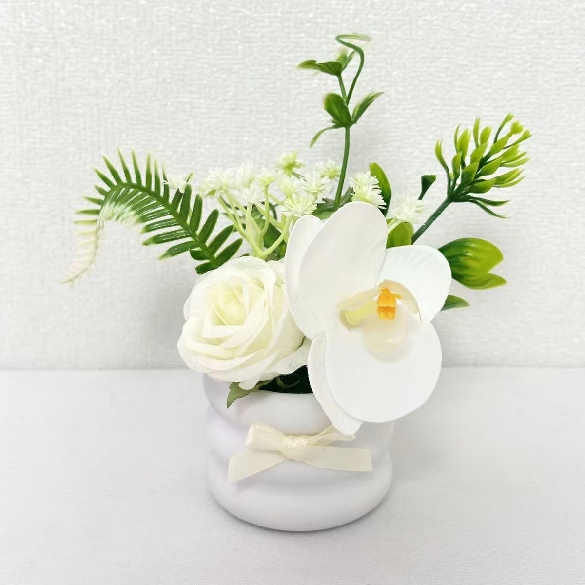 Dekorativer Blumenarrangement für die Heimdekoranzeige