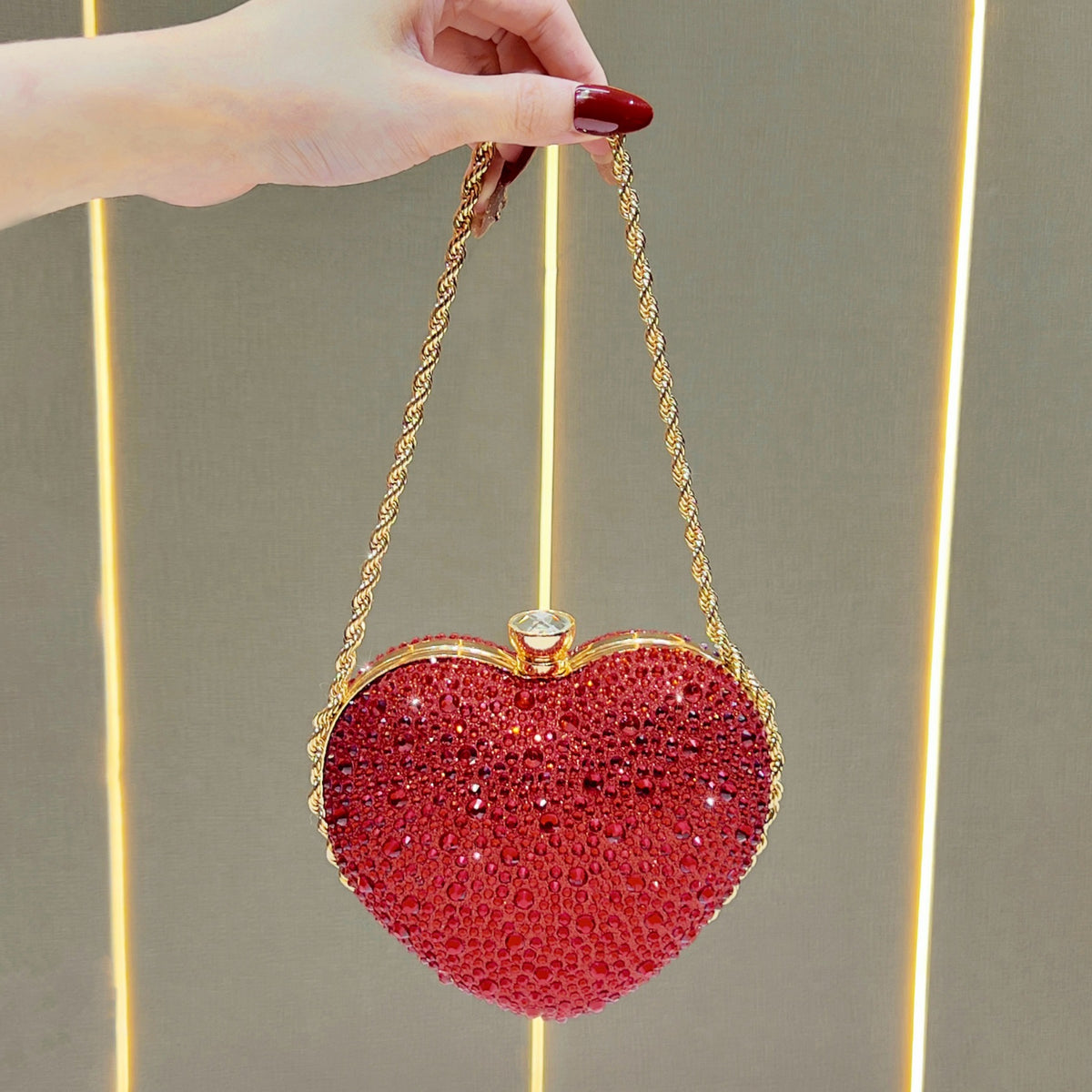 Herzförmige Strass-Abendtasche