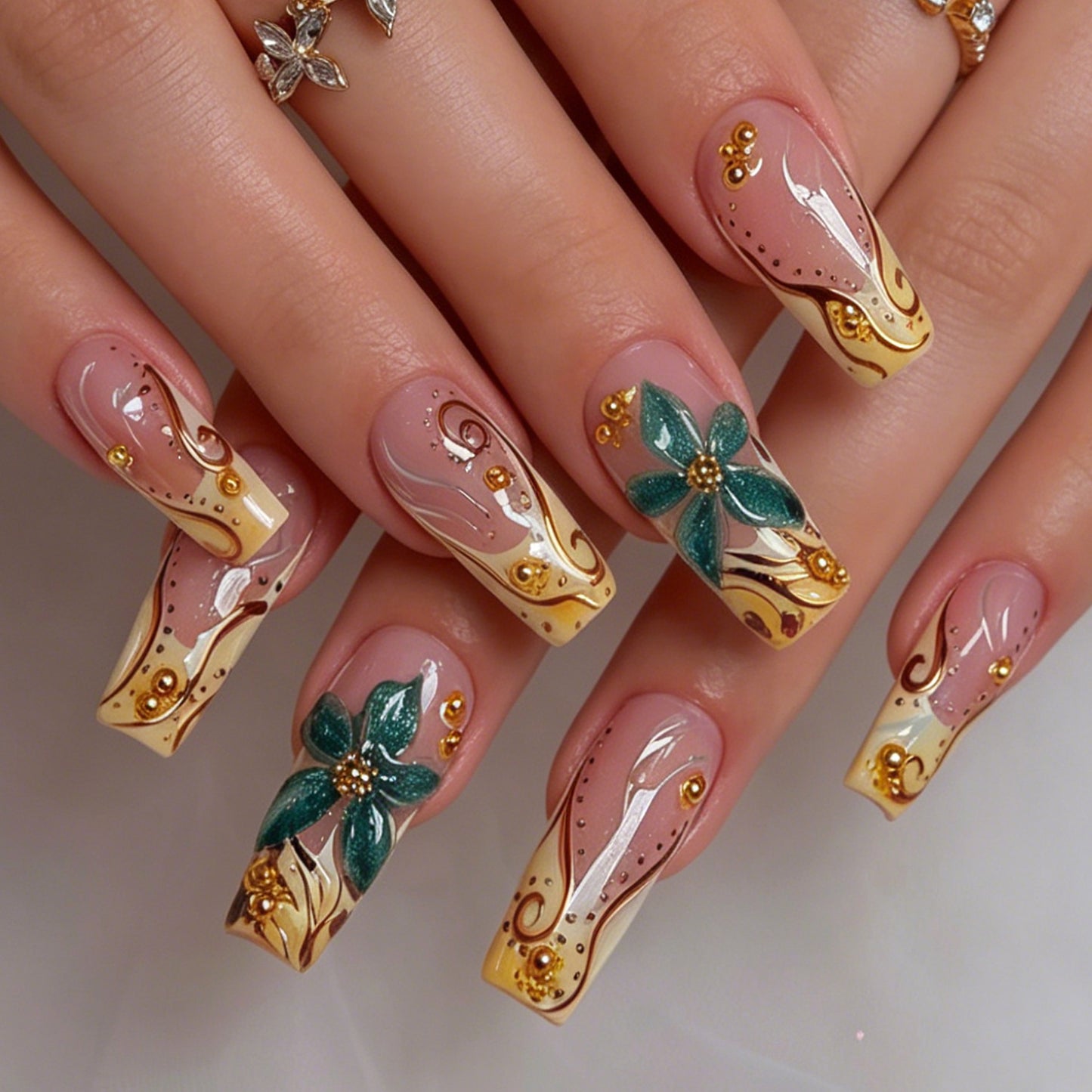 Elegante florale Nagelverlängerungen Brehn