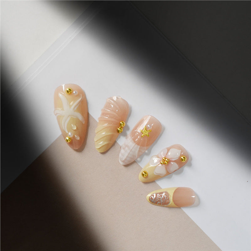 Elegantes Blumendesign-Nagelset Brehn