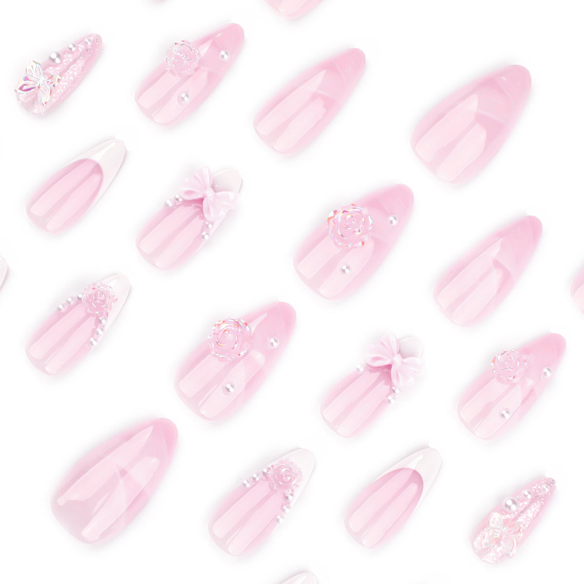 Kunstvolle Nagelverlängerungen mit floralen Verzierungen und Glitzerakzenten Brehn