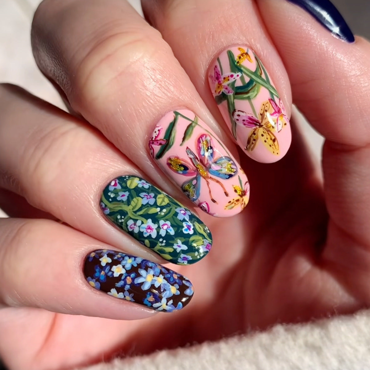 Vibrantes Floral Nail Art Design Brehn