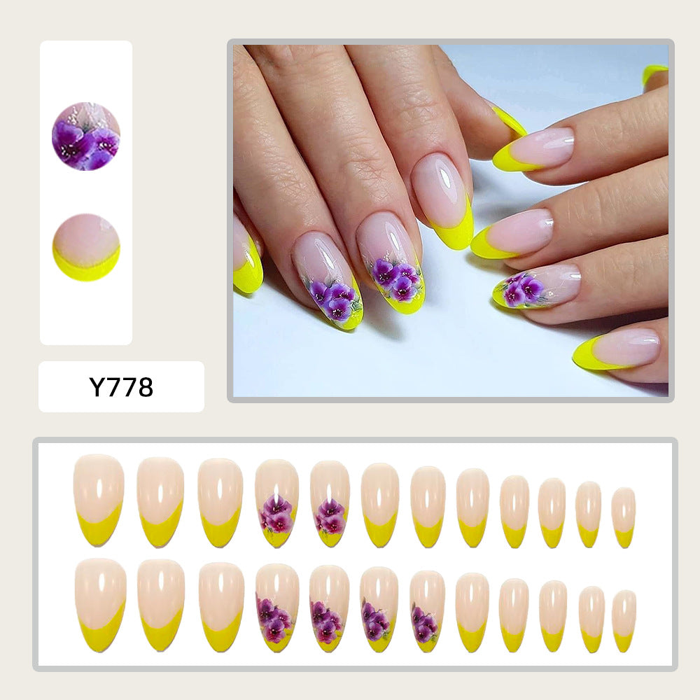 Kunstnägel mit Verspieltem Blumen- und Farbverlauf-Design Brehn