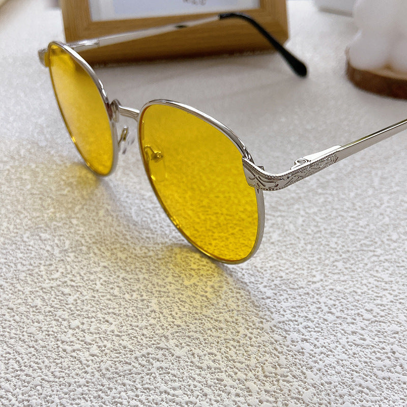 Modische Sonnenbrille mit Rundem Rahmen und Filigranem Design Brehn