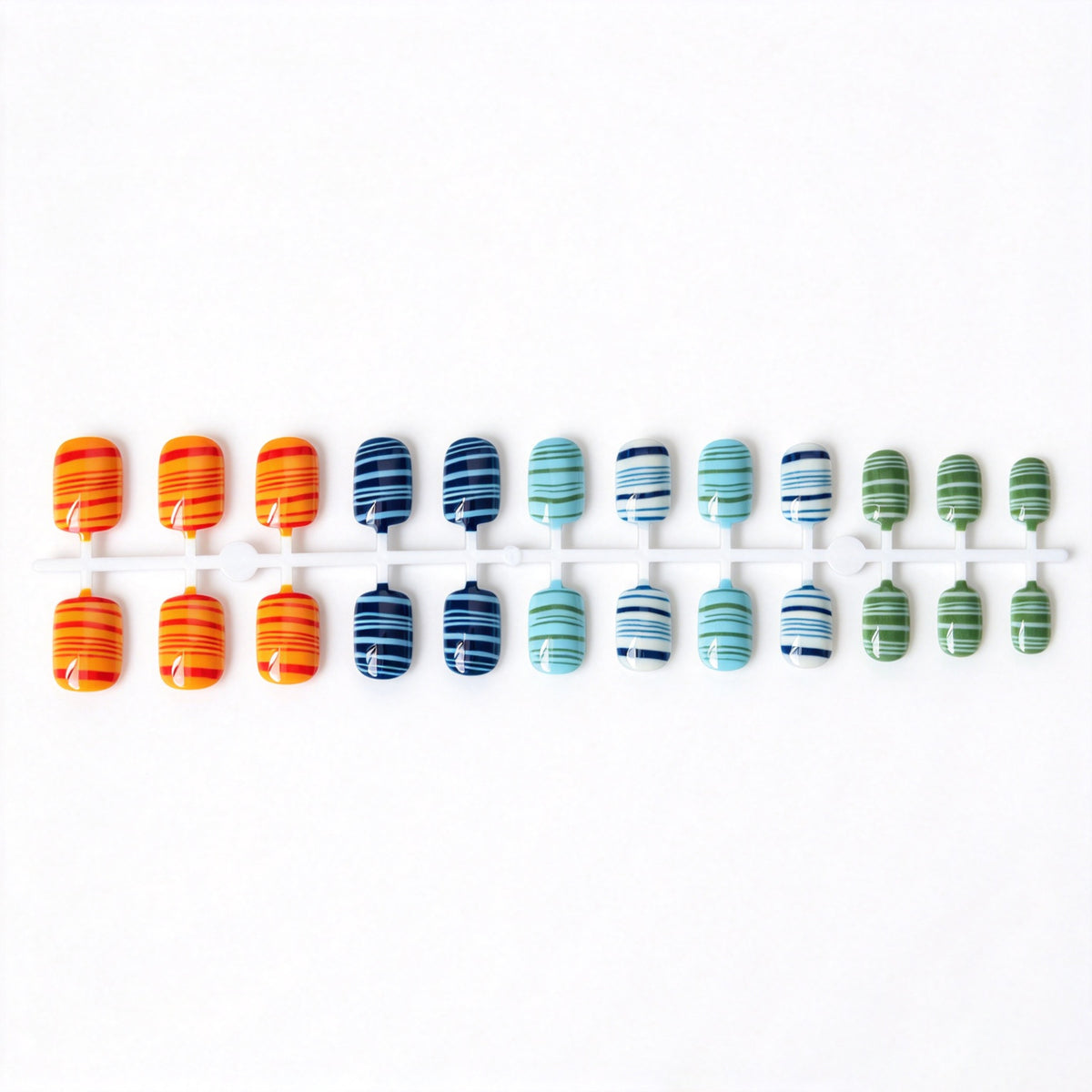Gestreiftes Nagelkunstdesign