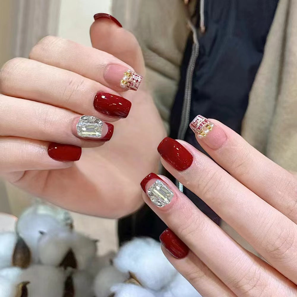 Elegante Nagelkunst mit Glanzfinish Brehn