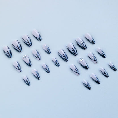 Glamouröse Stiletto Nagelkunst