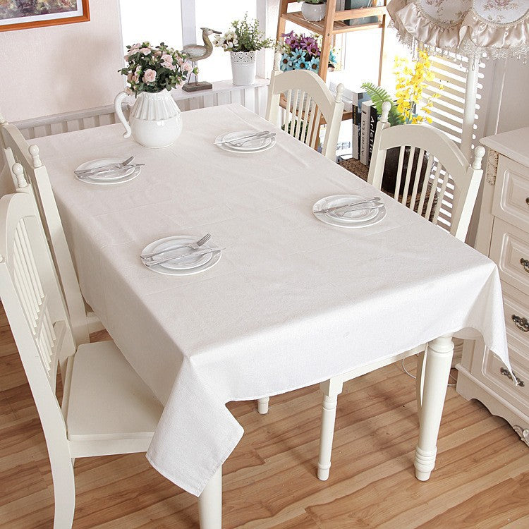 Elegante Tischdecke mit Spitzenrand