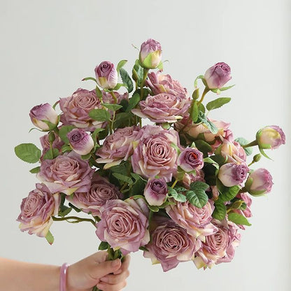 Lebensechtes Blumenstrauß-Arrangement