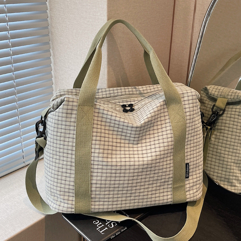 Gestreifter Reise-Duﬄe