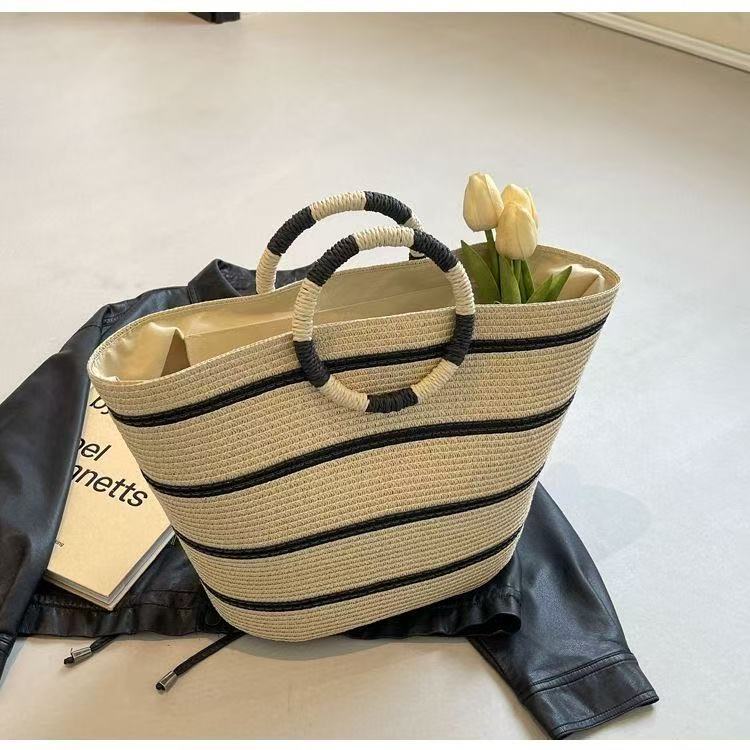 Elegante und Geräumige Strandtasche Brehn
