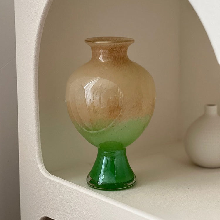 Dekorative handgeblasene Ombre-Glasvase auf Sockel Brehn