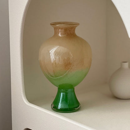 Dekorative handgeblasene Ombre-Glasvase auf Sockel Brehn