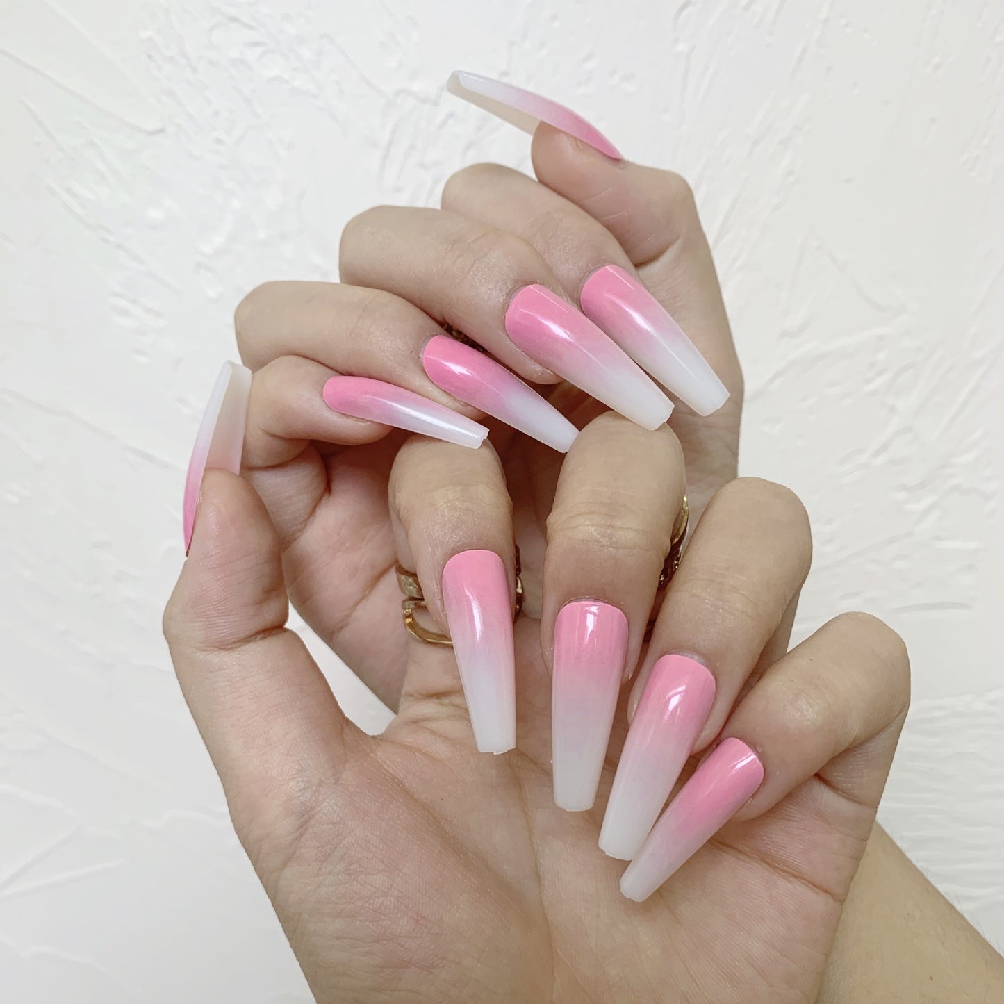 Kunstnagelset mit stilvollem Ombre-Design Brehn