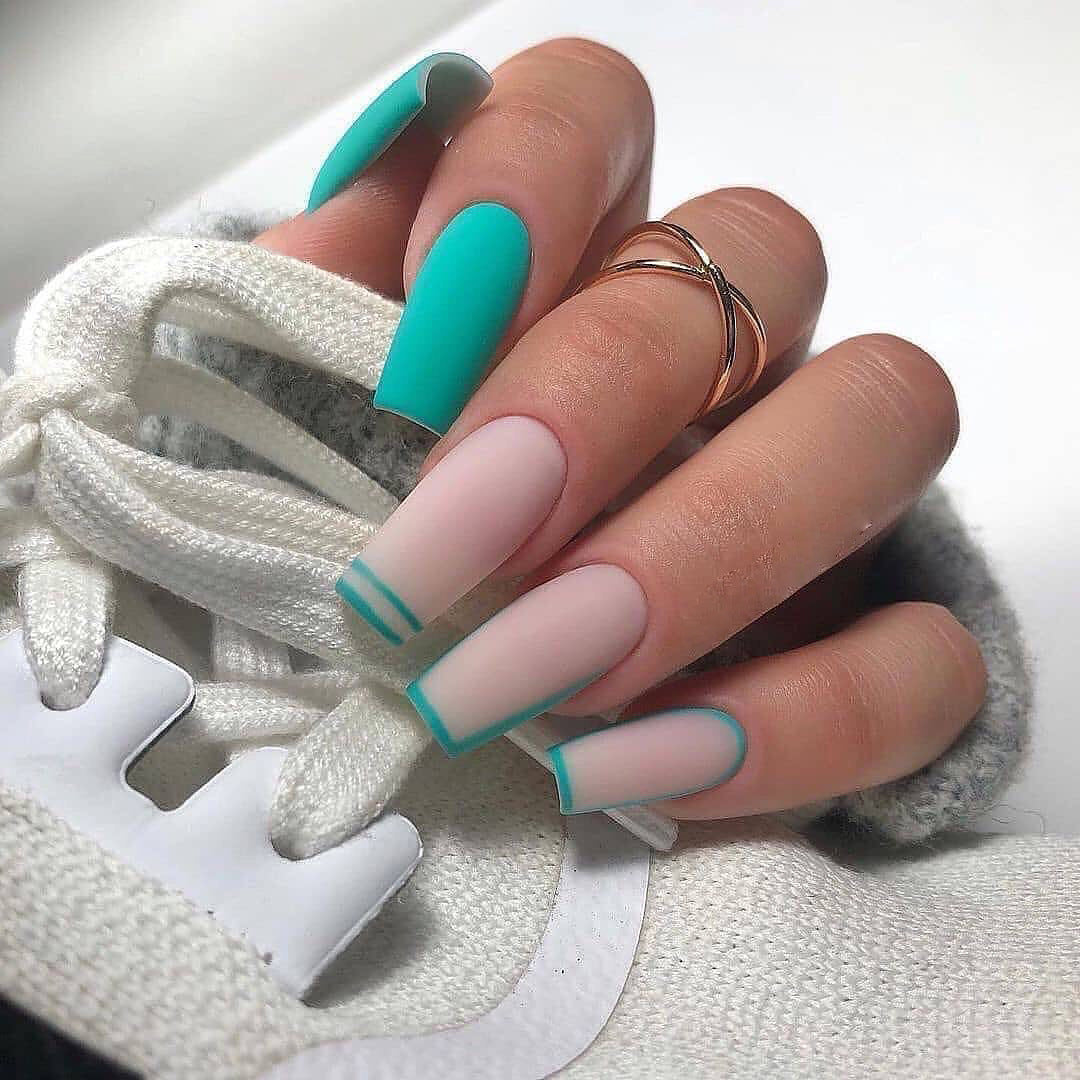 Kunstvolle Nageldesigns mit eleganten Akzenten und Farbverlauf Brehn
