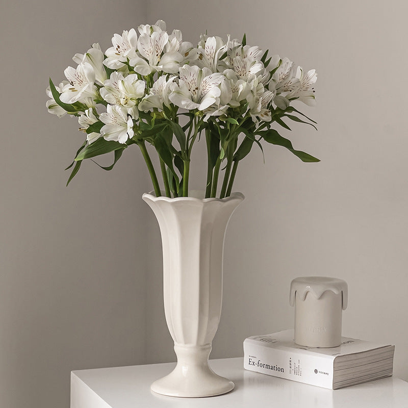 Dekorativer floraler Relief-keramischer Vase für die Wohnkultur