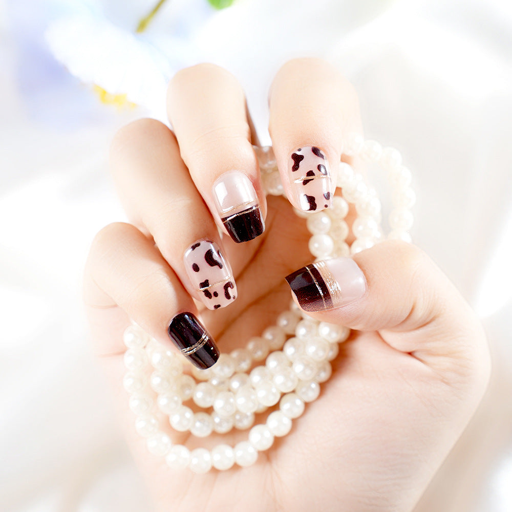 Künstlerisches Press-On Nagelkunst Set Brehn