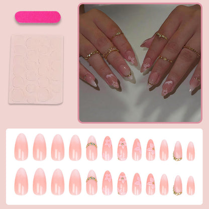 Kunstnagelset mit romantischen Blüten- und Glitzerakzenten Brehn