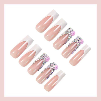 Kunstnagelset mit eleganten Glitzer- und Blütenakzenten Brehn
