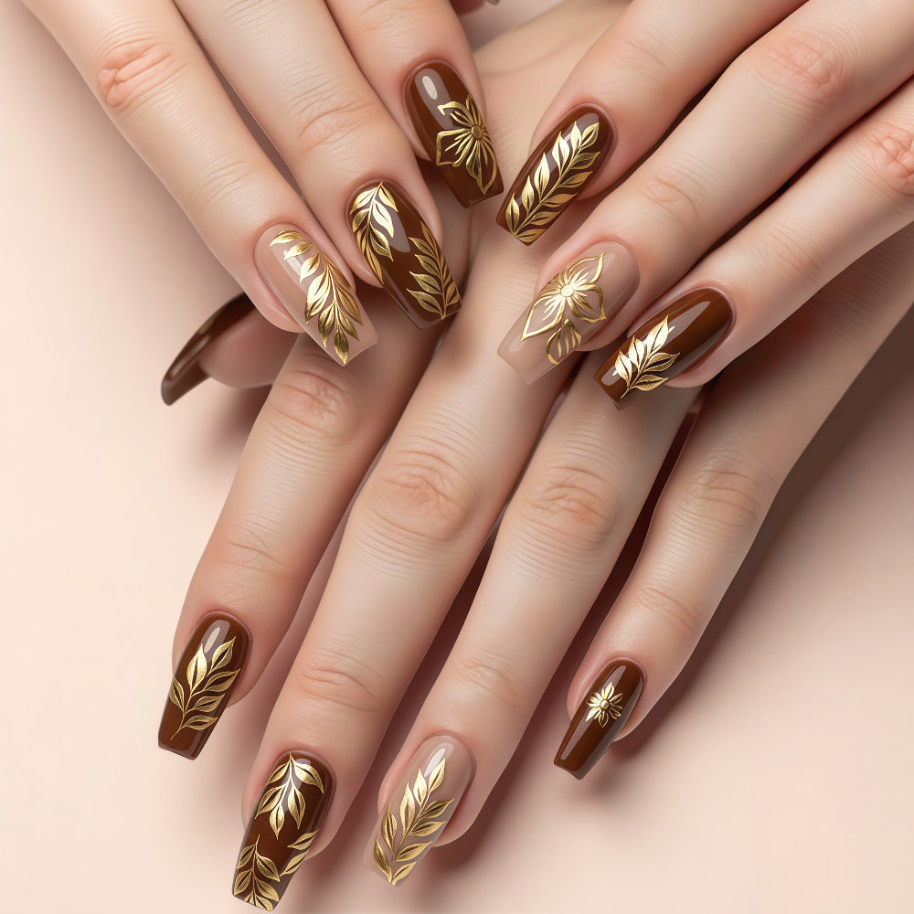 Kunstnägel mit floralem Gold-Design Brehn