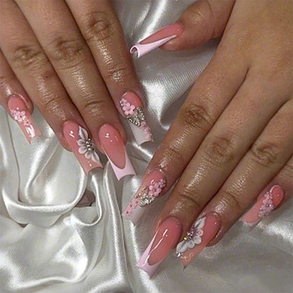 Kunstnagelset mit zarten floralen Akzenten Brehn