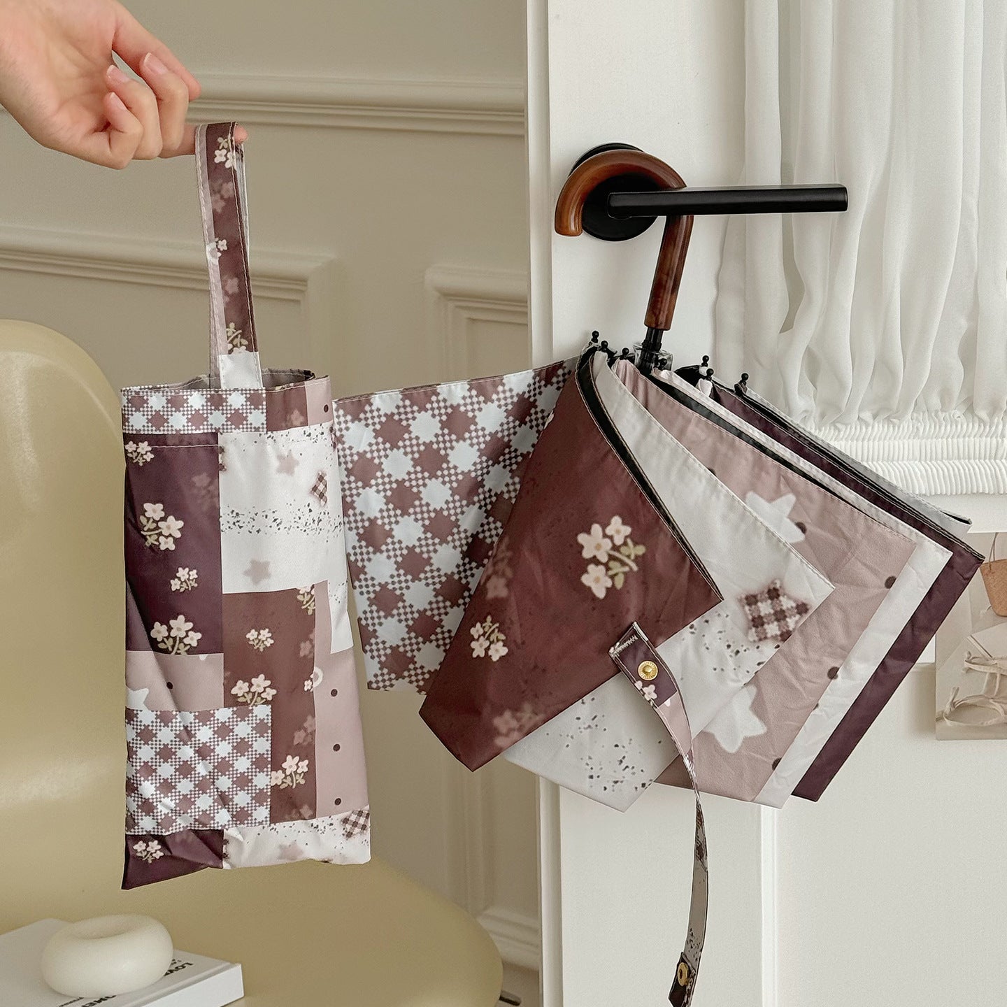 Damen Faltbarer Regenschirm mit exklusivem Patchwork-Design Brehn