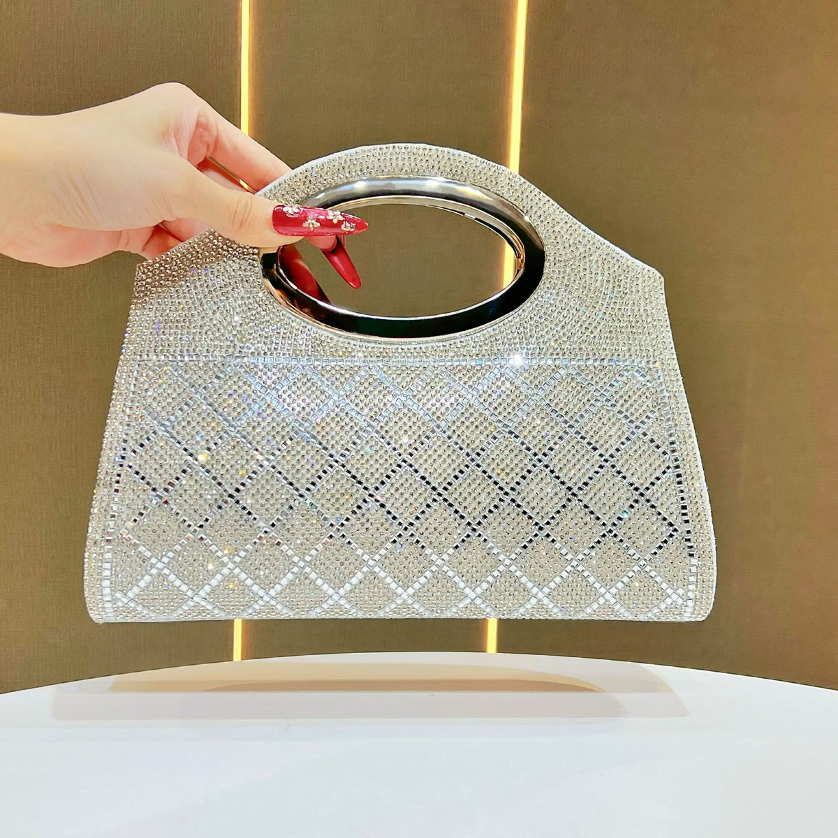 Rhinestone-besetzte Abendtasche