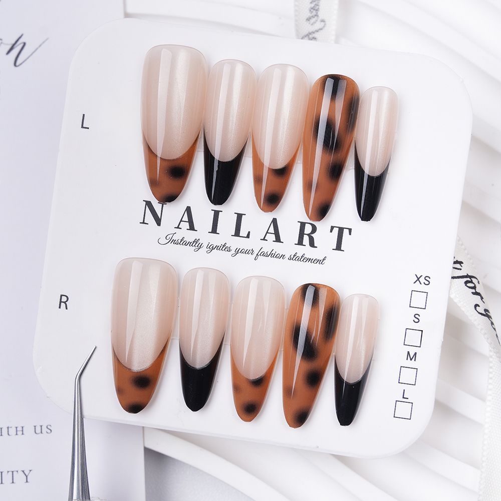 Kreatives thematisches Press-On-Nagelset Brehn