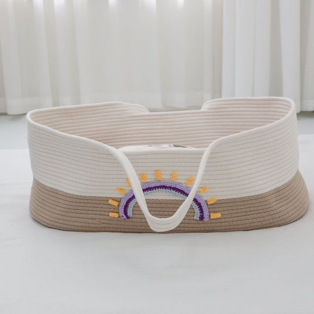 Gestepptes Baumwoll Portable Baby-Bassinet Nest mit gesticktem Regenbogen-Detail