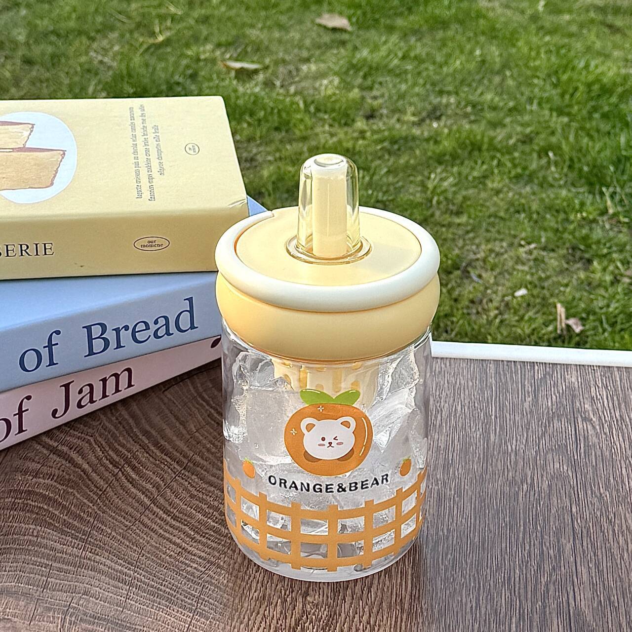 Damen Isolierte Trinkflasche mit innovativem Deckel und fröhlichem Design Brehn