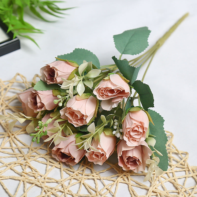 Künstlicher Blumenstrauß für die Wohnkultur