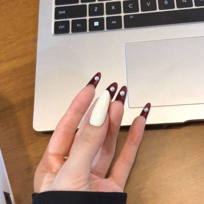 Glamouröse Kunstnägel mit Eleganten Akzenten Brehn