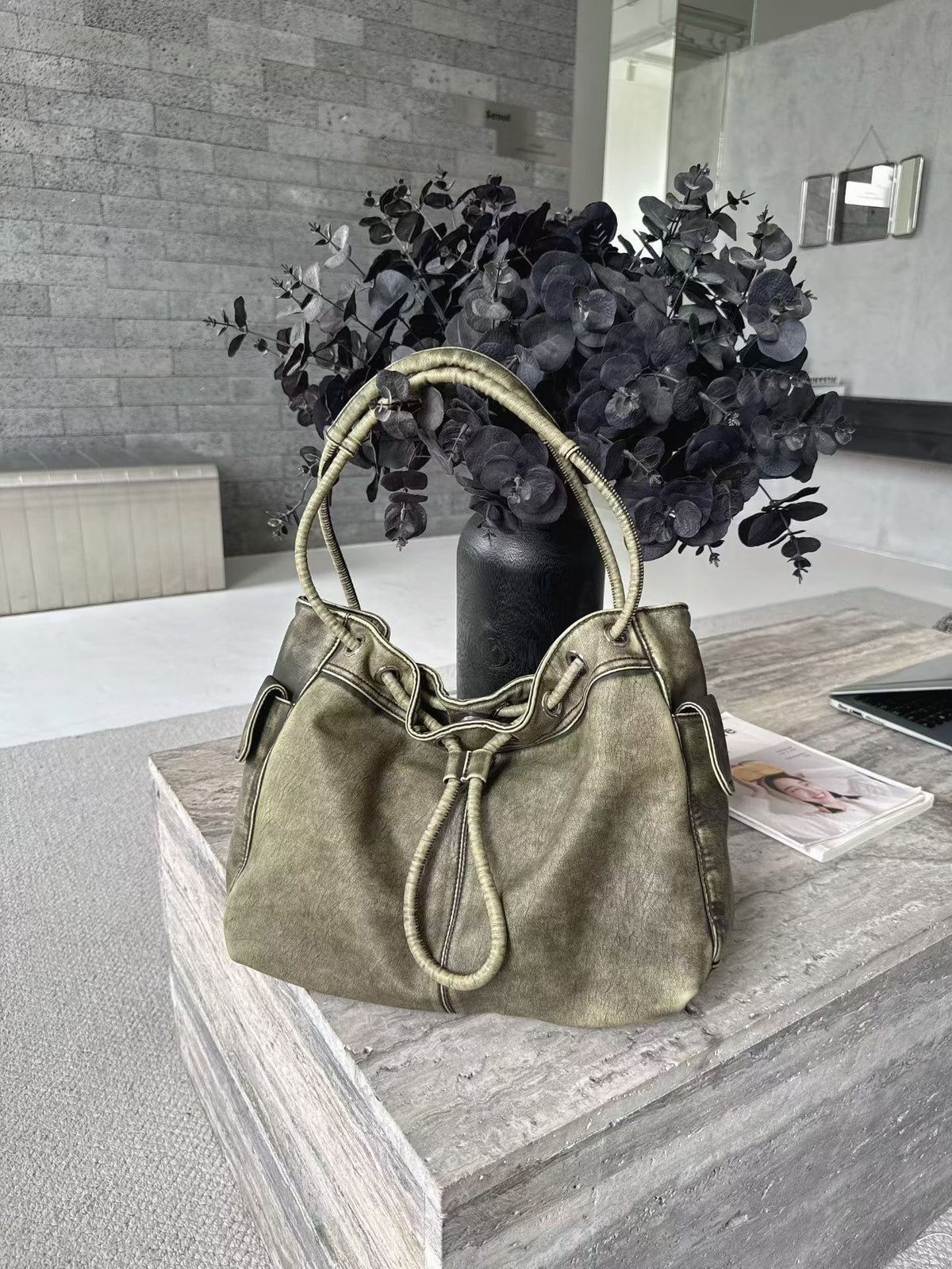 Erschöpftes Leder Schlapp-Tote