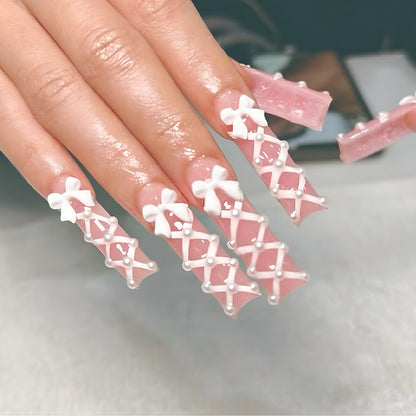 Dekorative Press-On Nagelkunst Extensions mit Schleifen- und Perlen-Design Brehn