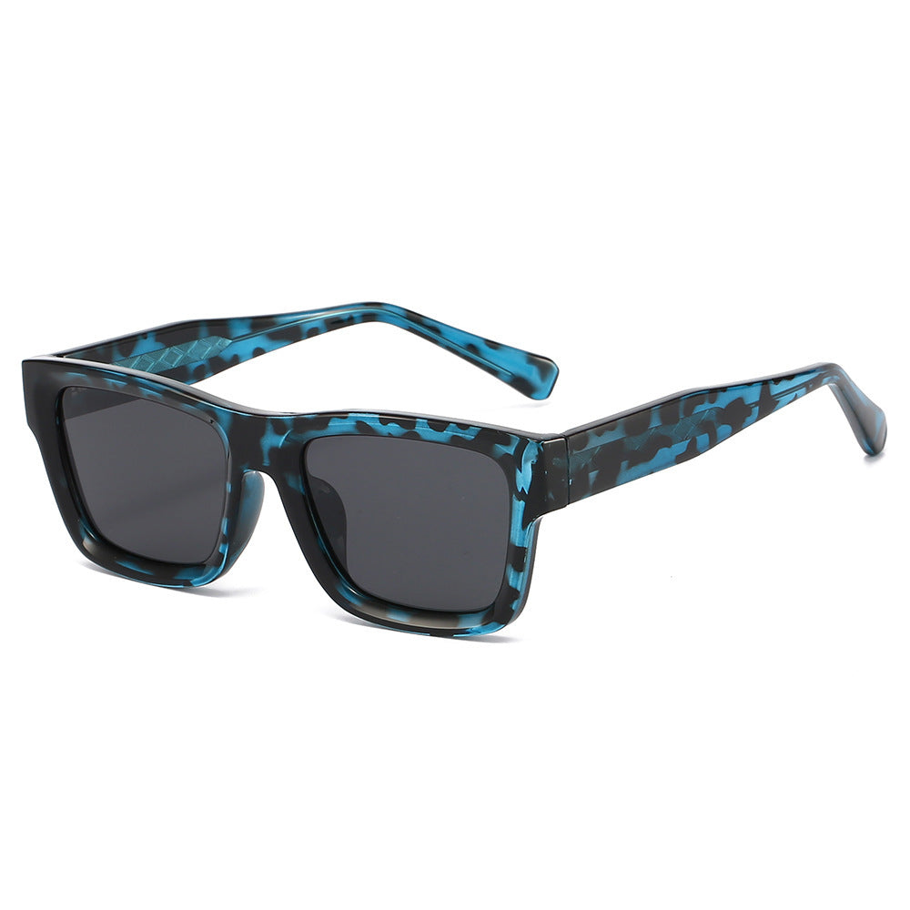 Damen Sonnenbrille im urbanen, kantigen Design mit metallischen Akzenten Brehn