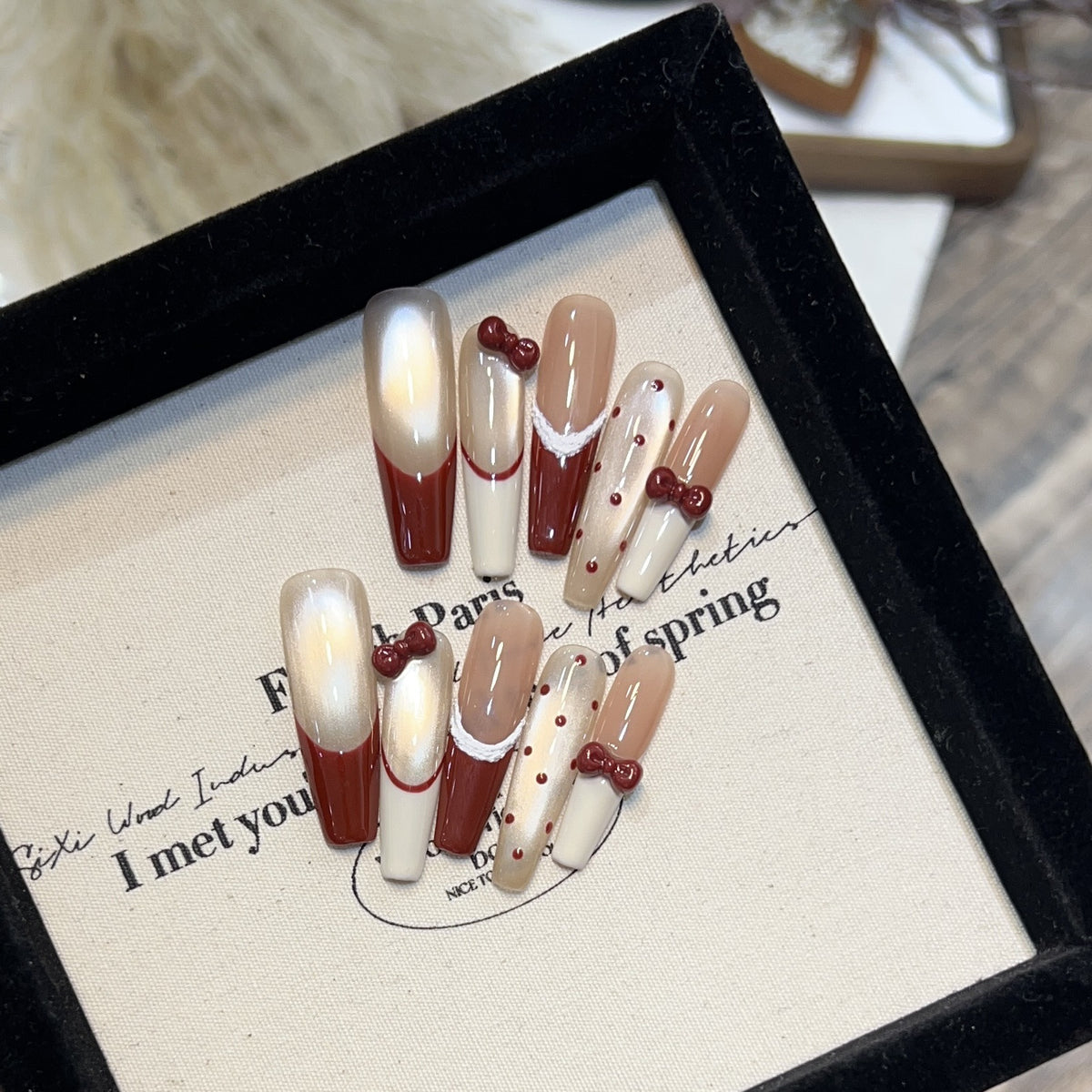 Premium Press-On Nail Art Set mit elegantem Herz- und Blattdesign Brehn