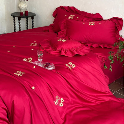Satin-Bettwäsche-Set mit Volant und romantischer Herz- und Schleifenstickerei